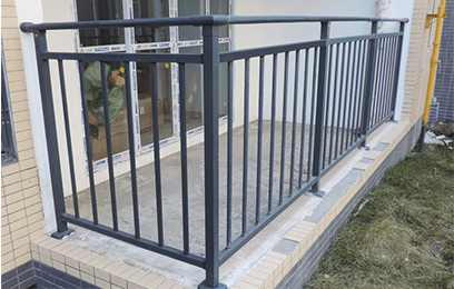 鋅鋼陽臺護(hù)欄出現(xiàn)松動怎么辦,如何處理?