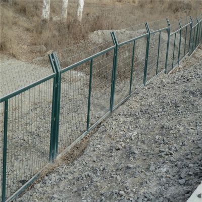 鐵路圍欄網(wǎng) 高鐵防護(hù)柵欄 金屬圍欄網(wǎng)